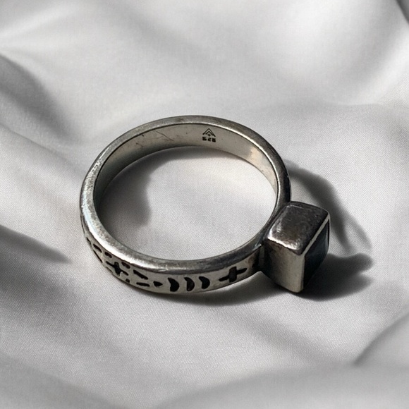 Vintage SILPADA Garnet Sterling Silver Tribal Band Ring Cross Symbols Jewelry - Picture 5 of 12